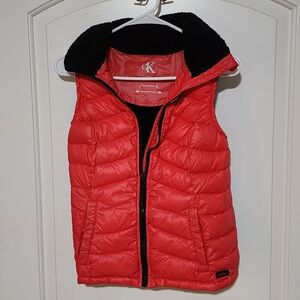 Calvin Klein Vibrant Red Quilted Vest MP3 Pocket Wind Resistant Placket. S/CH